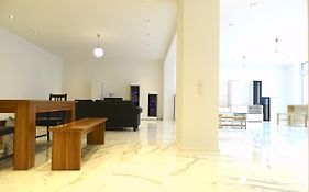 Avi City Apartments Kinghouse